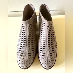 Vince Camutto Women's Gray Perforated Ankle Boots. Office, casual, western, boho